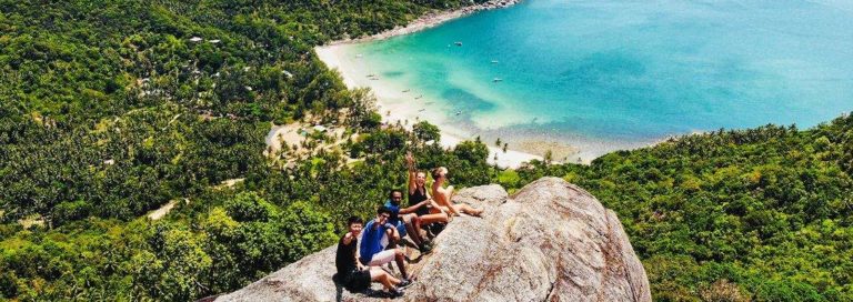 digital-nomads-hiking-in-floripa