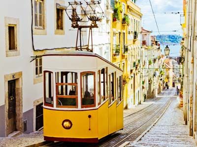 digital-nomad-lisbon-tram