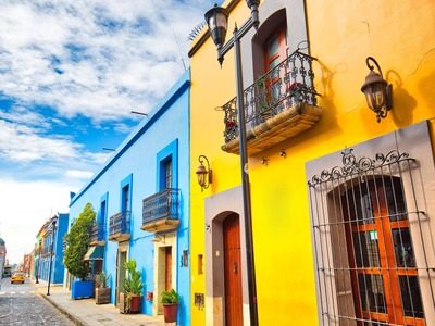 oaxaca-mexico-colourful-street